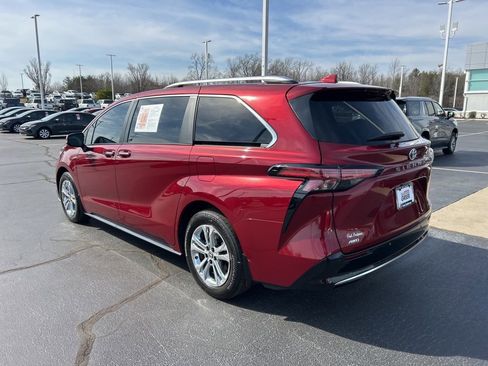 Used 2024 Toyota Sienna Platinum AWD/4WD image 20