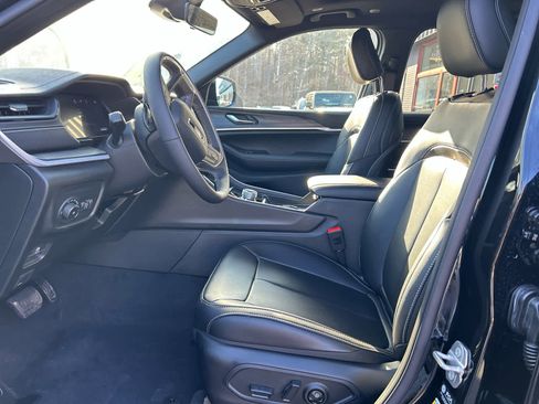 New 2026 Jeep Grand Cherokee L Limited w/ Limited Altitude Package AWD/4WD image 15
