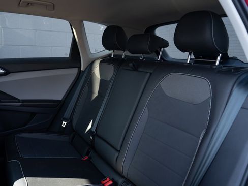 Used 2024 Volkswagen Taos SE image 18