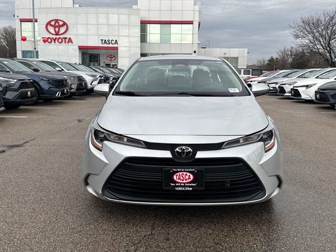 Used 2025 Toyota Corolla LE w/ Convenience Package image 2