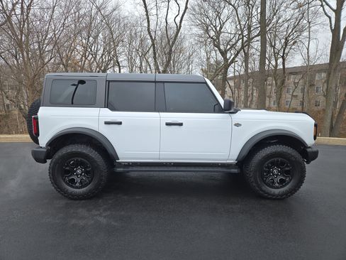 Used 2023 Ford Bronco Wildtrak image 2