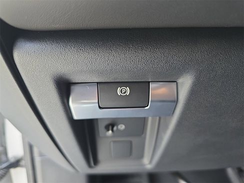 New 2026 Land Rover Defender 110 X-Dynamic SE image 26