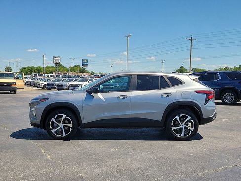 Used 2024 Chevrolet Trax RS w/ Driver Confidence Package FWD image 3