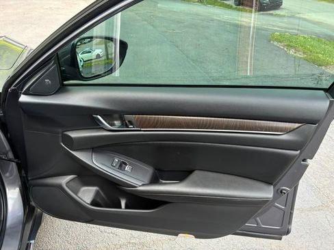 Used 2019 Honda Accord Touring image 23