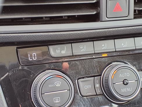 Used 2021 Volkswagen Jetta SE w/ SE Cold Weather Package image 14