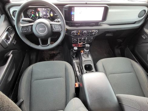 Used 2024 Jeep Wrangler Unlimited image 27