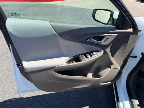 Used 2017 Chevrolet Malibu LT FWD image 19