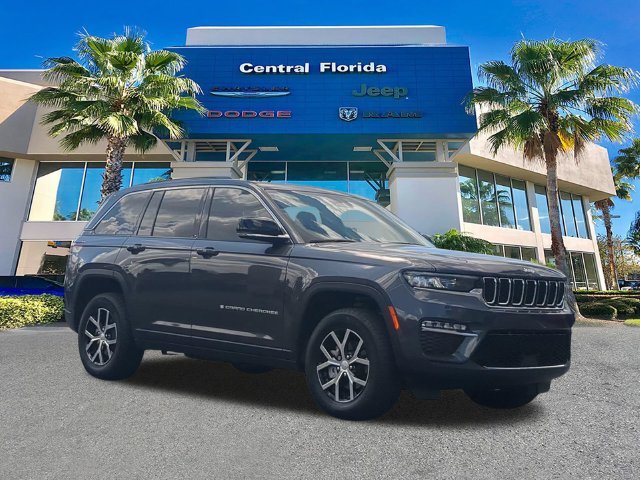 Used 2024 Jeep Grand Cherokee Limited AWD/4WD image 2