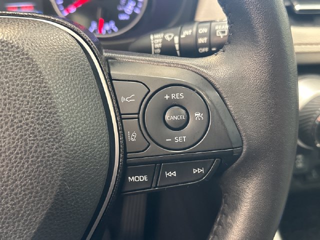 Used 2021 Toyota RAV4 XLE Premium FWD image 32