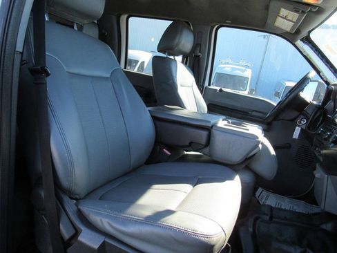 Used 2016 Ford F550 2WD Crew Cab Super Duty image 15