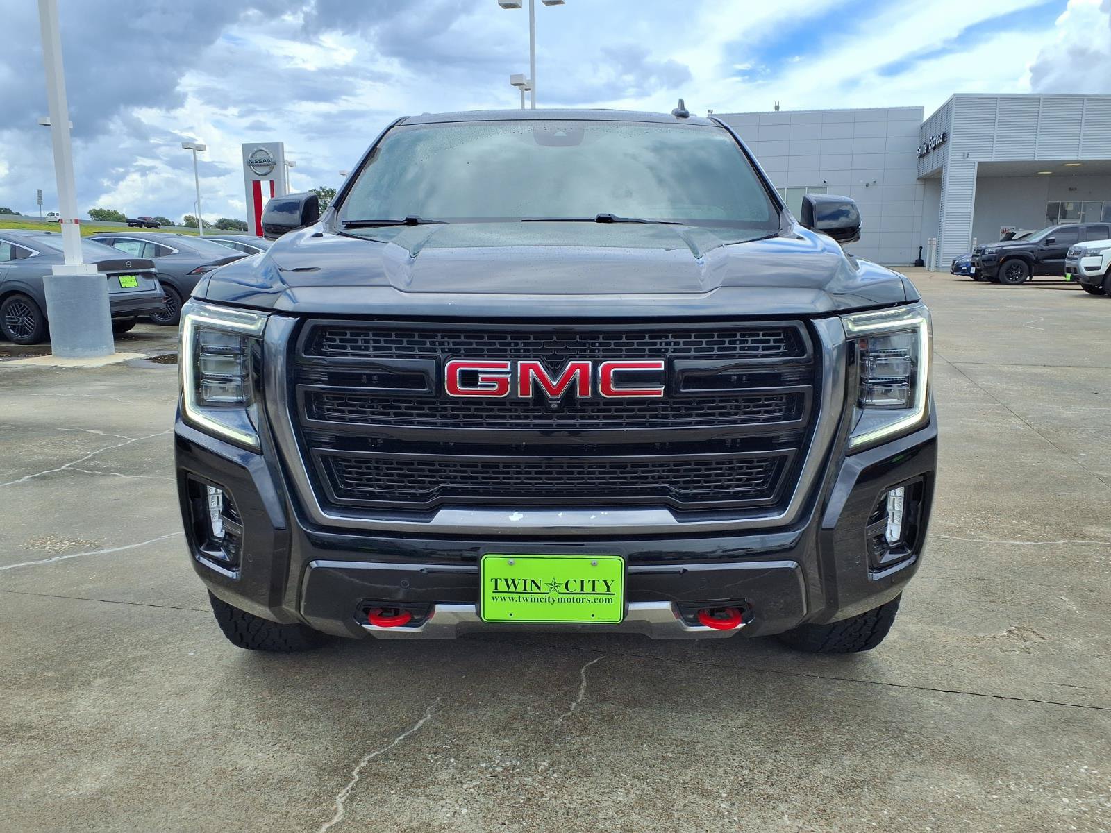 Used 2023 GMC Yukon AT4 AWD/4WD image 3