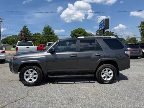 Used 2016 Toyota 4Runner SR5 RWD image 4