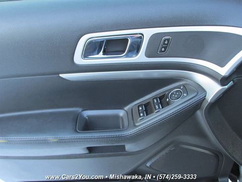 Used 2014 Ford Explorer XLT w/ Equipment Group 202A AWD/4WD image 11