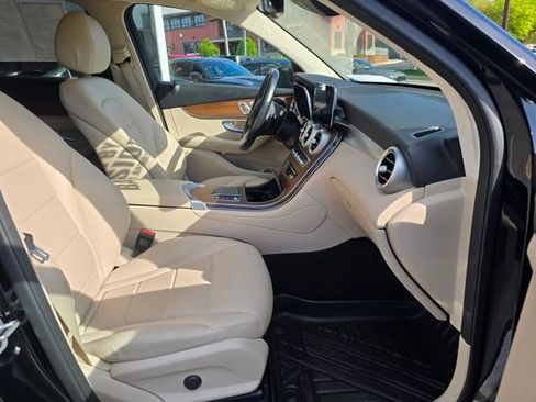 Used 2022 Mercedes-Benz GLC 300 4MATIC image 44