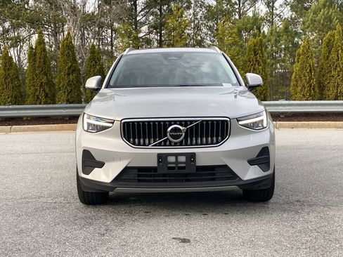 Used 2025 Volvo XC40 B5 Core image 12
