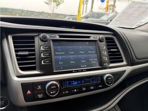 Used 2017 Toyota Highlander SE FWD image 55