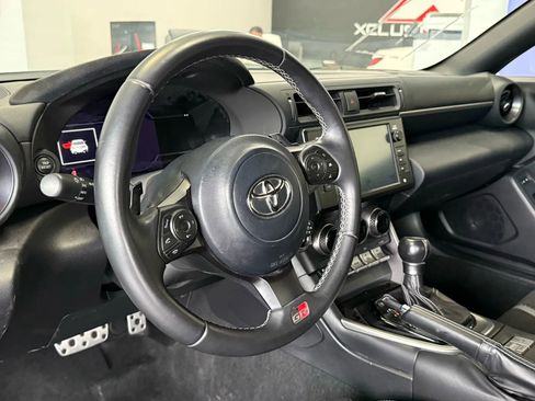 Used 2023 Toyota GR86 Premium w/ ALL Weather Mat Package (TMS) image 9