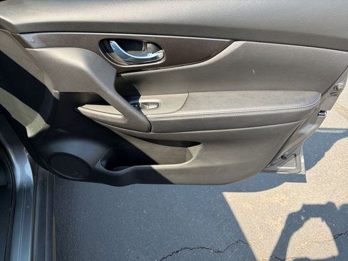Used 2020 Nissan Rogue SV AWD/4WD image 27