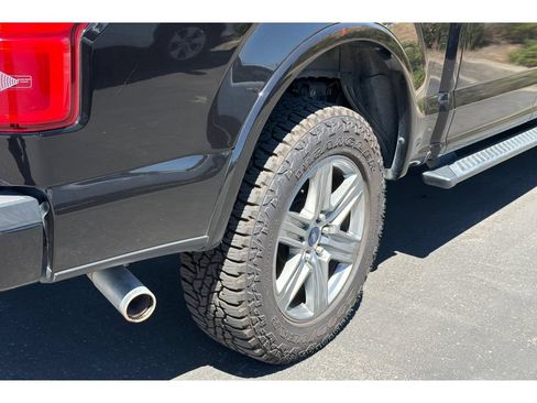 Used 2018 Ford F150 XLT w/ Equipment Group 302A Luxury AWD/4WD image 4