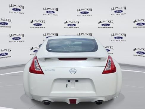 Used 2014 Nissan 370Z Touring w/ Sport Package RWD image 4