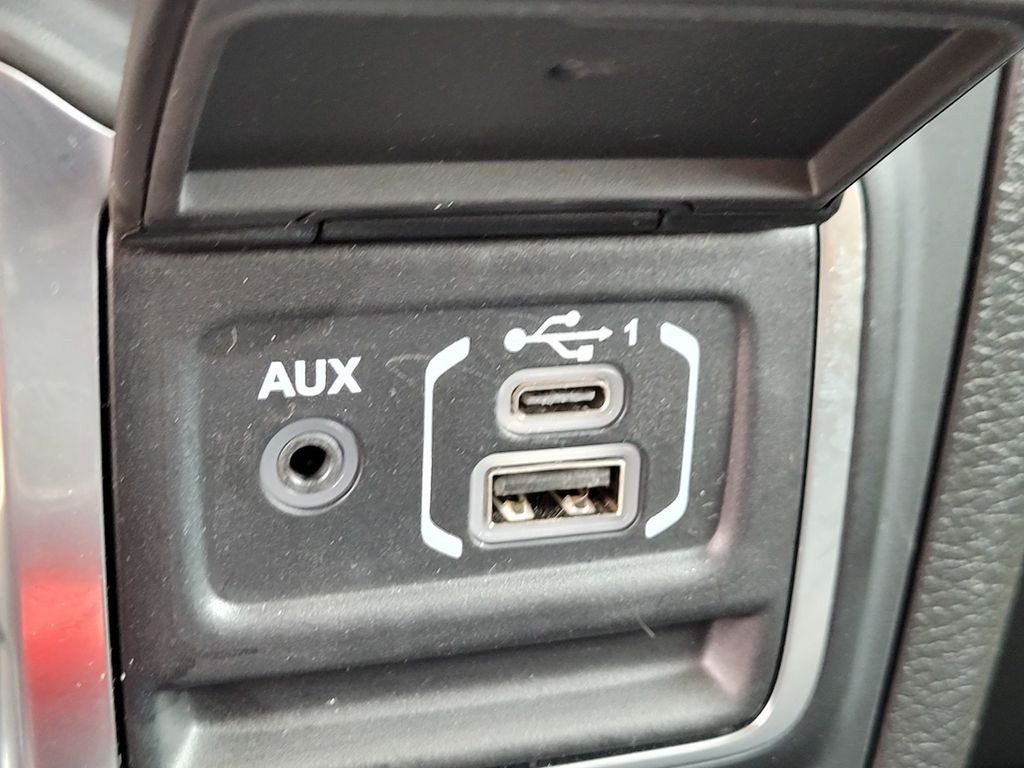 Used 2023 Jeep Wrangler Unlimited Rubicon w/ LED Lighting Group AWD/4WD image 19