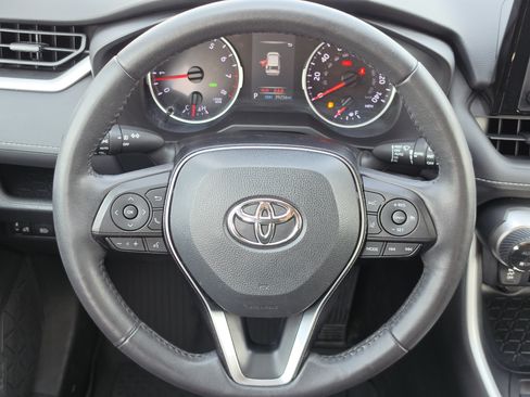 Certified 2021 Toyota RAV4 XLE w/ Convenience Package AWD/4WD image 16