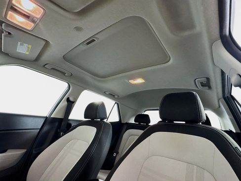 Certified 2023 Hyundai Venue SEL image 14