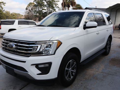 Used 2018 Ford Expedition XLT image 6