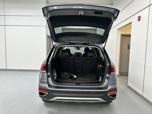 Used 2023 Volkswagen Taos SE w/ Panoramic Sunroof Package AWD/4WD image 11