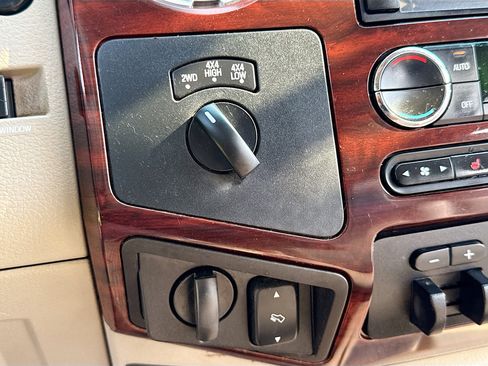 Used 2010 Ford F250 Lariat AWD/4WD image 11