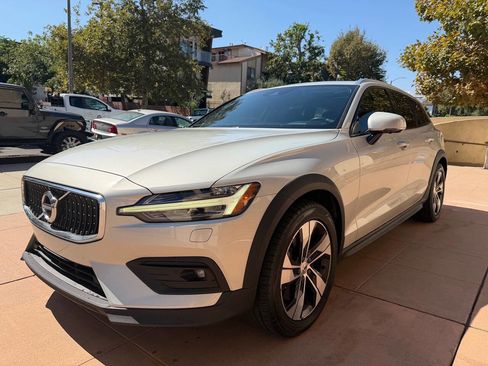 Used 2020 Volvo V60 T5 Cross Country w/ Protection Package Premier image 2