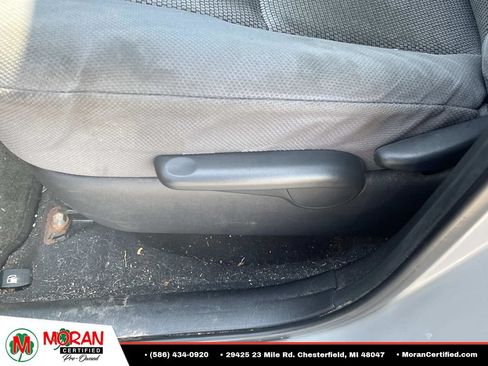 Used 2008 Pontiac Vibe w/ Sun And Sound Package FWD image 17