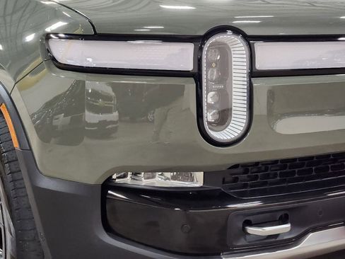 Used 2023 Rivian R1S Launch Edition image 9