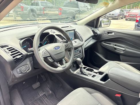 Used 2017 Ford Escape SE w/ Equipment Group 201A AWD/4WD image 6