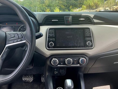 Used 2021 Nissan Versa SV image 29