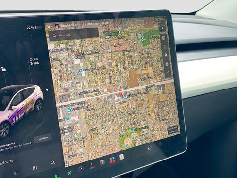 Used 2022 Tesla Model Y Long Range AWD/4WD image 9