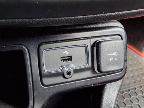 Used 2018 Jeep Renegade Limited w/ Safety & Security Group FWD image 8