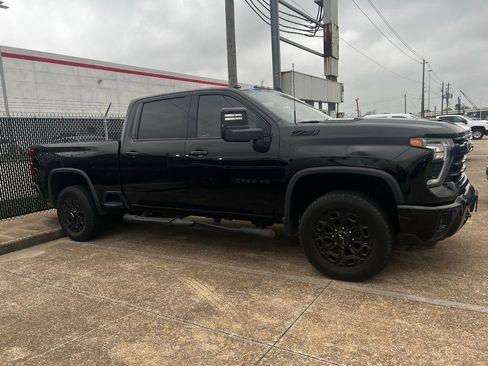 Used 2024 Chevrolet Silverado 2500 LTZ w/ LTZ Plus Package image 4