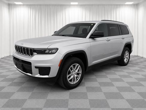 Used 2025 Jeep Grand Cherokee L Laredo AWD/4WD image 8