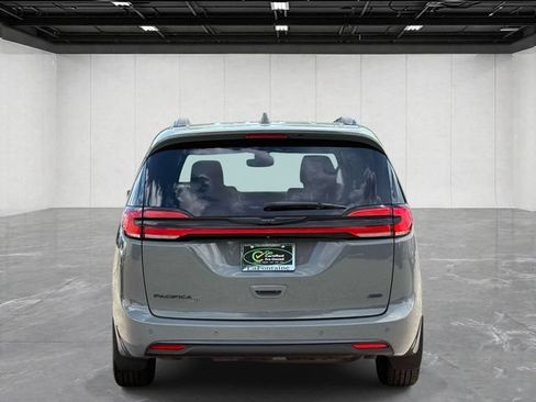 Used 2022 Chrysler Pacifica Touring-L w/ S Appearance Package AWD/4WD image 6