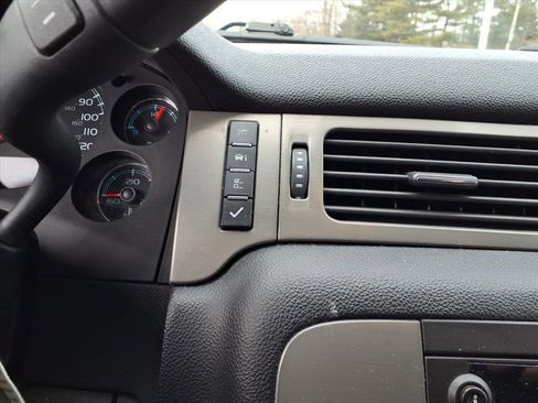 Used 2010 Chevrolet Suburban LS image 27