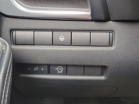 Used 2023 Nissan Rogue SV image 25