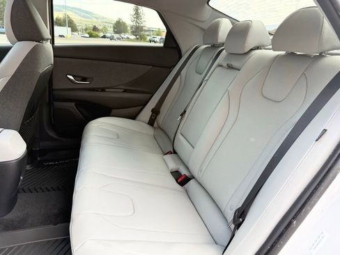 New 2025 Hyundai Elantra Limited image 17