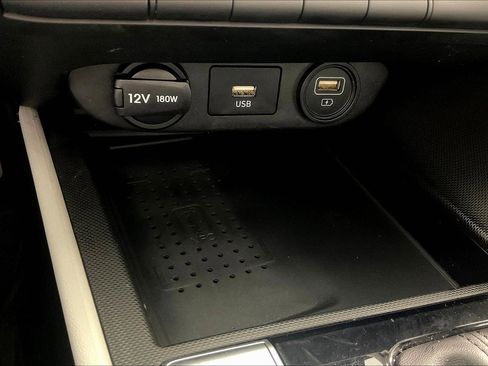Certified 2022 Hyundai Elantra Limited w/ Preferred Accessory Package FWD image 15