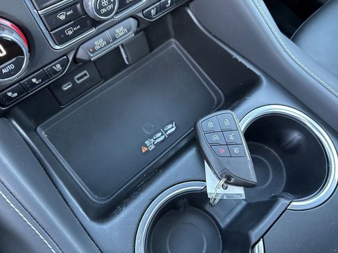 Used 2021 Chevrolet Tahoe Premier w/ Premium Package image 32