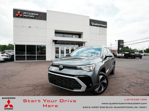 Used 2025 Volkswagen Taos SE w/ Panoramic Sunroof Package AWD/4WD image 1