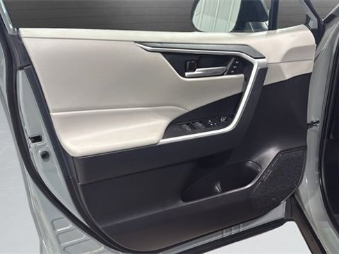 Used 2023 Toyota RAV4 XLE Premium image 25