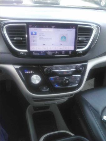 Used 2024 Chrysler Pacifica Touring-L FWD image 9