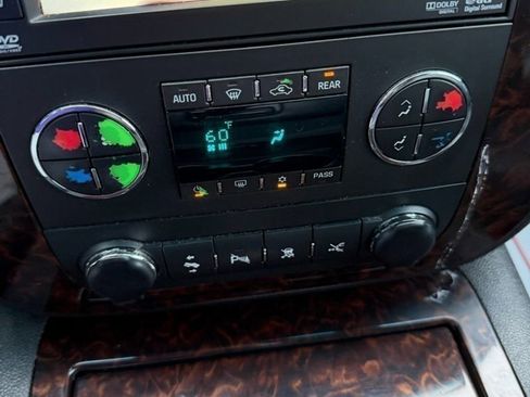 Used 2011 GMC Yukon Denali image 18