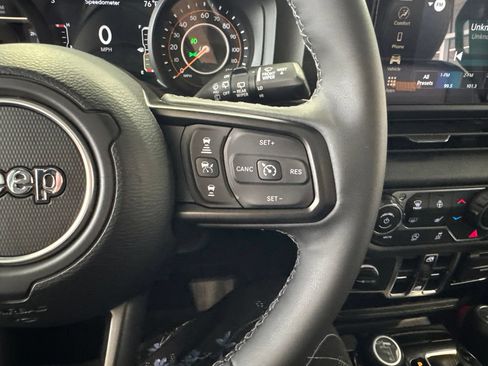 Used 2025 Jeep Wrangler Unlimited Sport AWD/4WD image 19